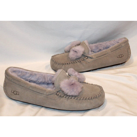 NIB UGG WOMEN'S DAKOTA SHEARLING BOW SUEDE INDOOR OUTDOOR SLIPPERS GOAT GRAY - Picture 4 of 7